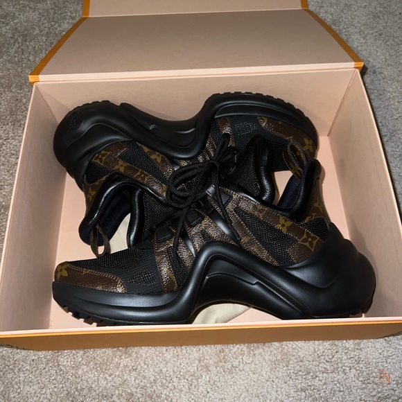 LOUIS VUITTON ARCHLIGHT LV SNEAKERS - Picture 3 of 6